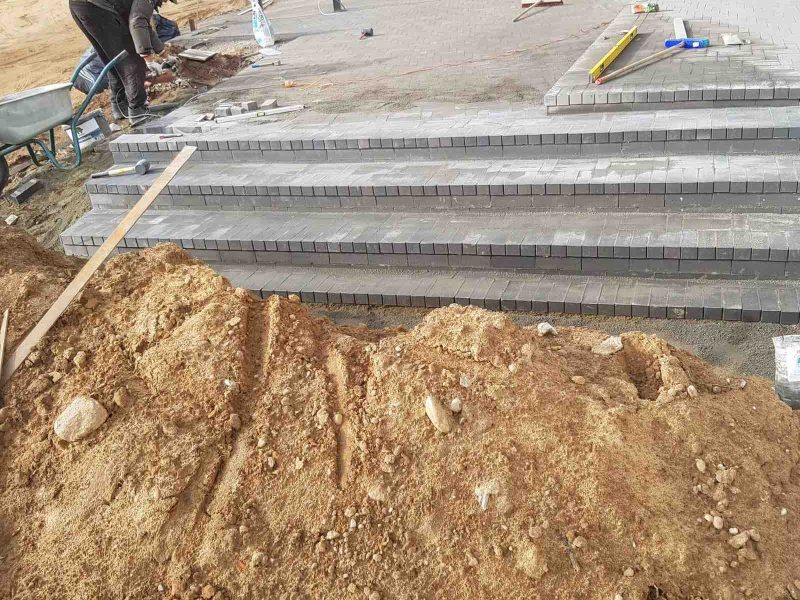 Laiptų klijavimas trinkelėmis