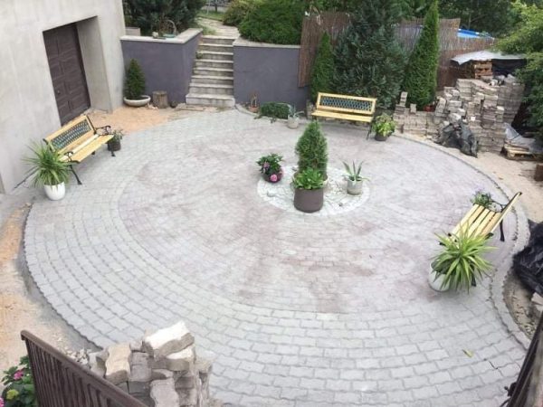 Trinkelių klojimas ratu