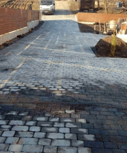 Kiemo klojimas trinkelėmis