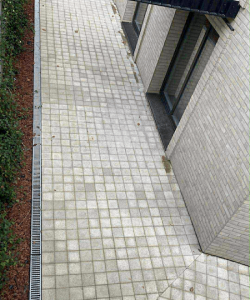 Takelio klojimas trinkelėmis ir lietaus kanalizacija