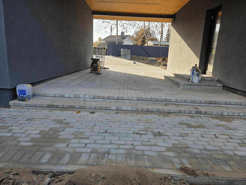 Kiemo klojimas trinkelėmis